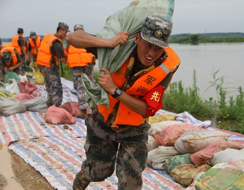 建設(shè)湖南，發(fā)展湖南，保衛(wèi)湖南，我們?nèi)巳擞胸?zé)，我們義不容辭，